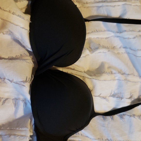 🦋🎁Black padded bikini top - Picture 2 of 5